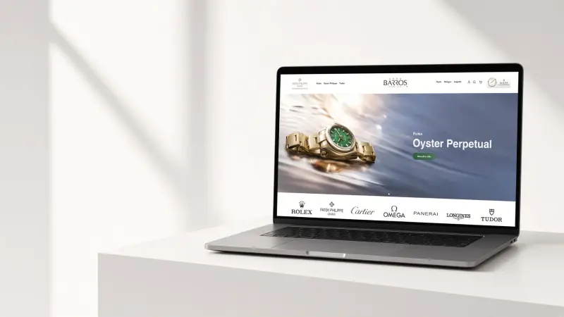 Presentación del sitio web de Casa Barros en un computador portátil